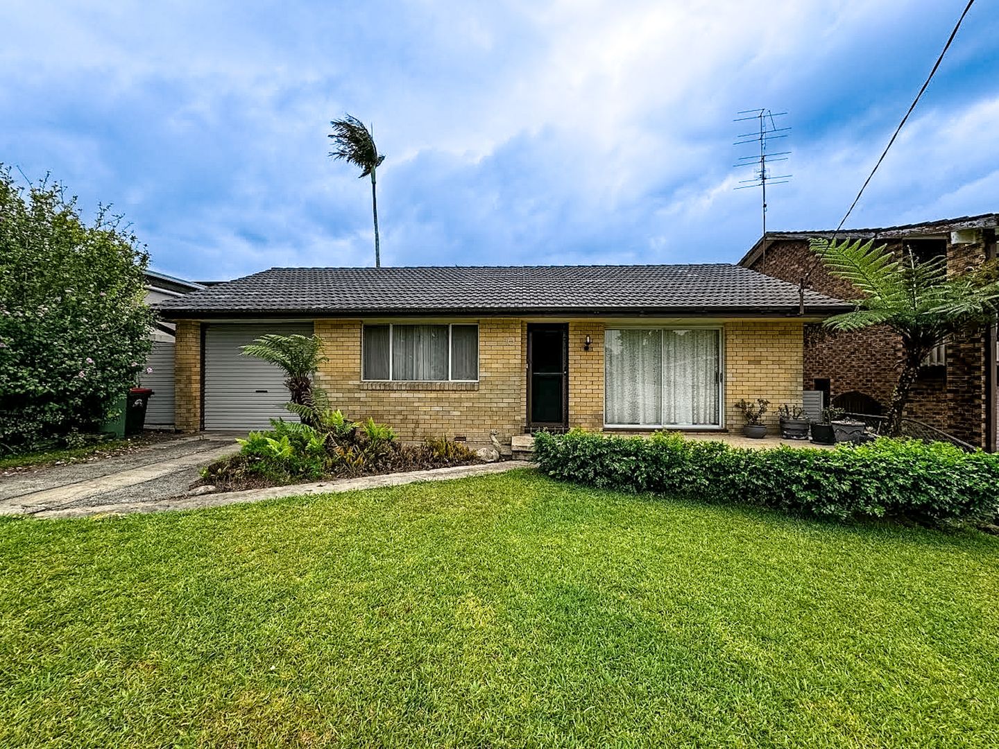 10 Gymea Crescent, Mannering Park NSW 2259