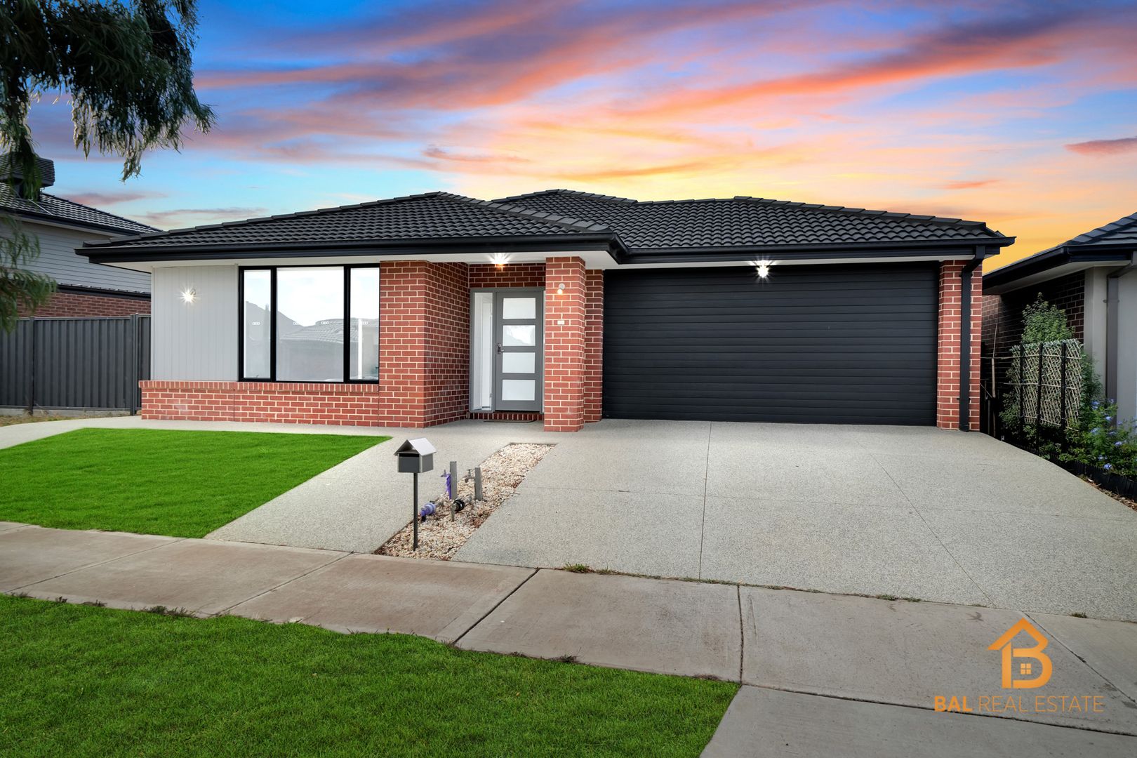 33 Bellerive Crescent, Strathtulloh VIC 3338, Image 1