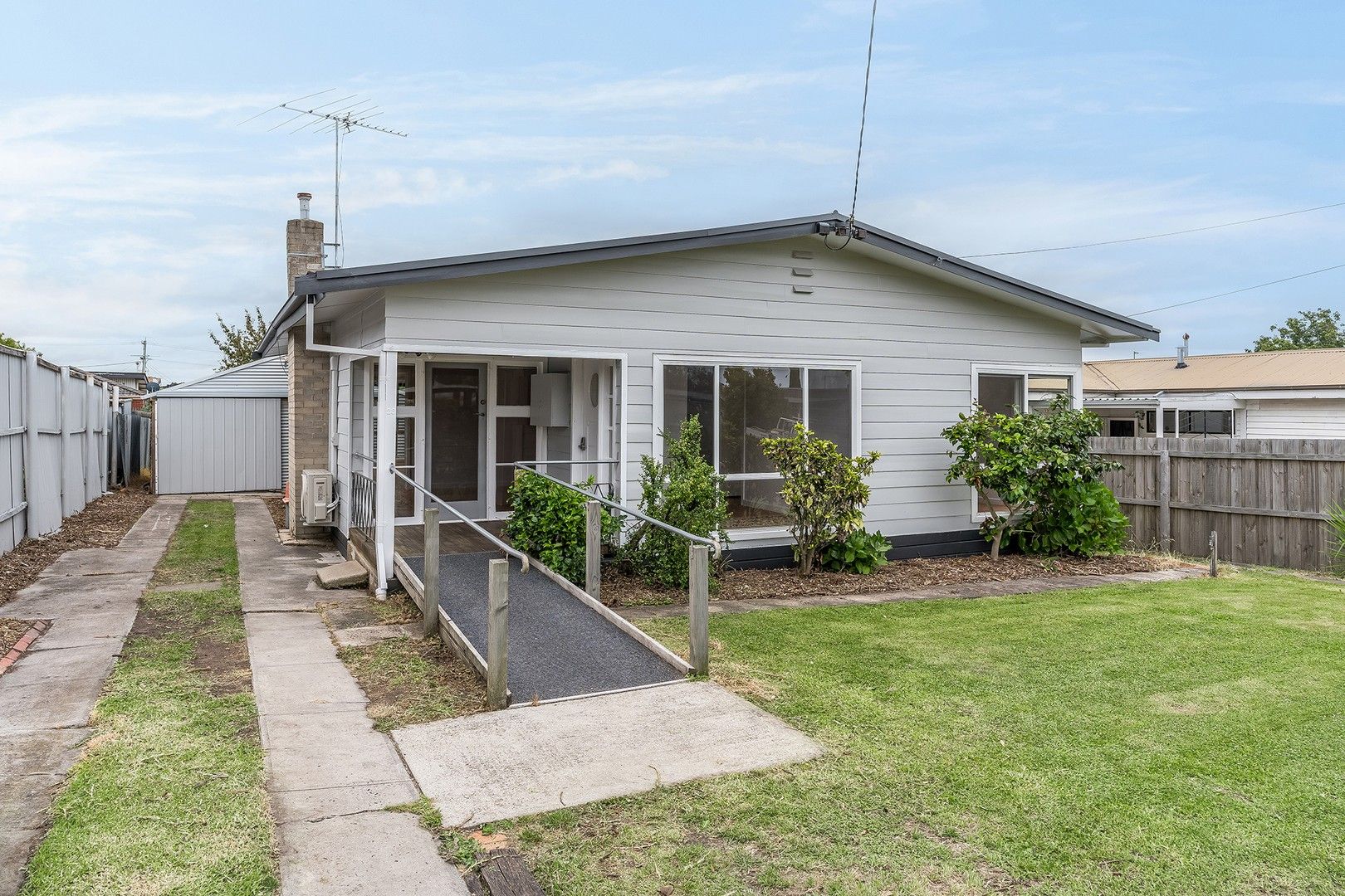 28 Weeroona Avenue, Hamlyn Heights VIC 3215 House For Rent 460