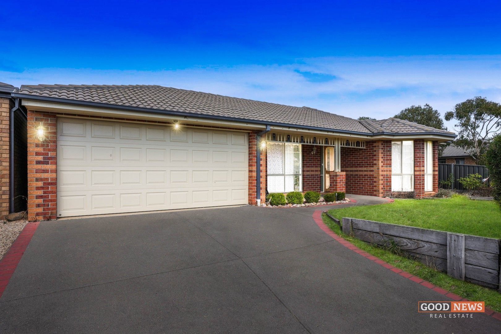 4 bedrooms House in 43 Eppalock Drive MANOR LAKES VIC, 3024
