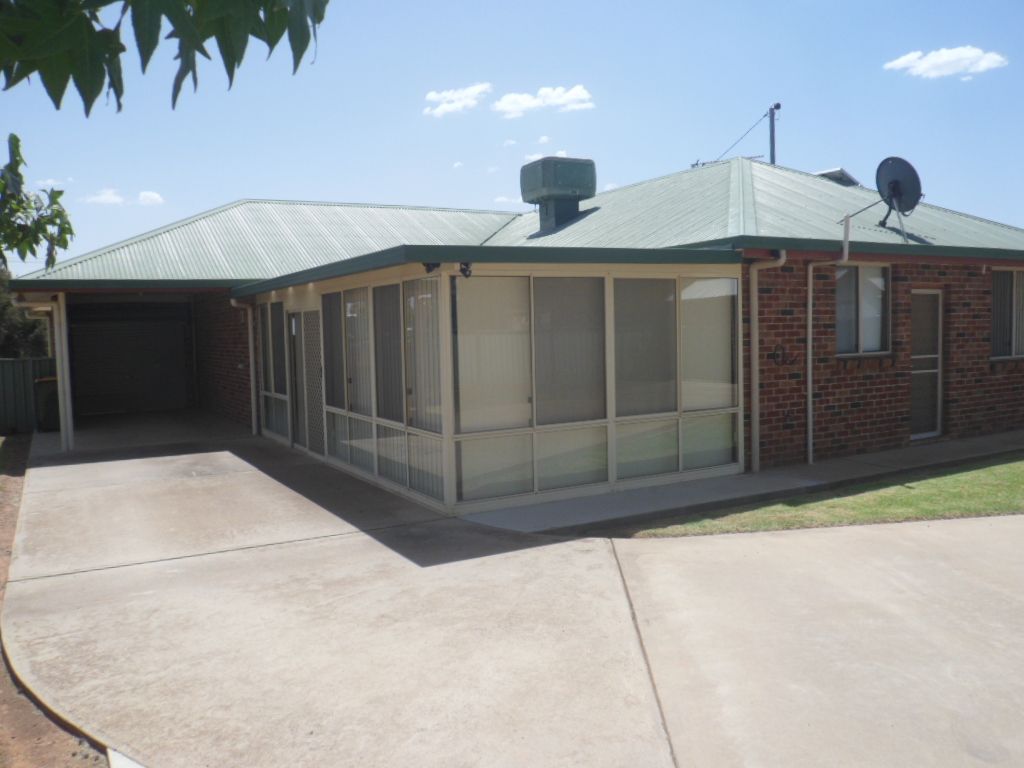 52 Ryall St, Canowindra NSW 2804, Image 2