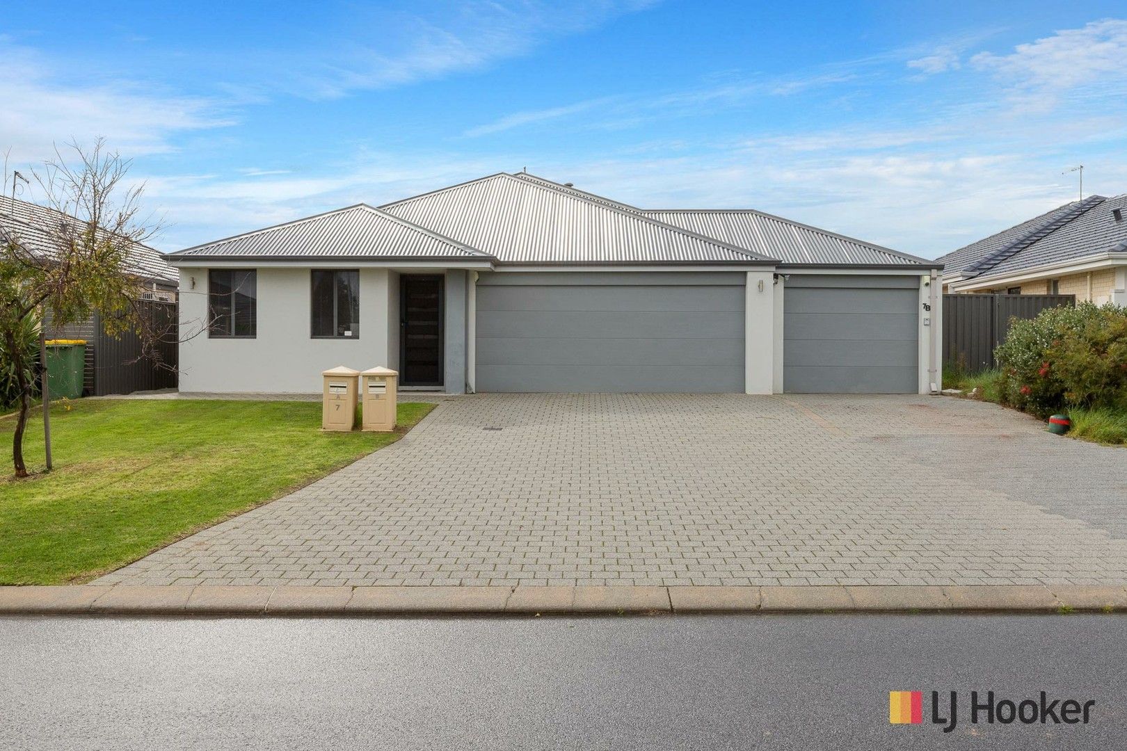 5 bedrooms House in 7 Fallon Place SEVILLE GROVE WA, 6112