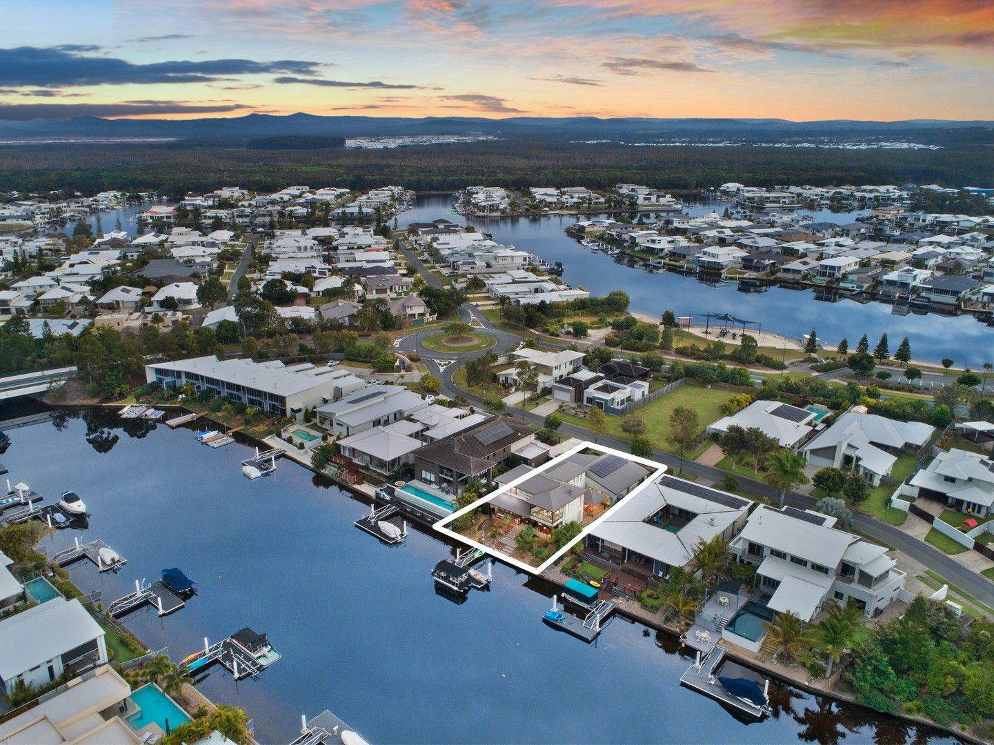 4 bedrooms House in 51 Whitehaven Way PELICAN WATERS QLD, 4551