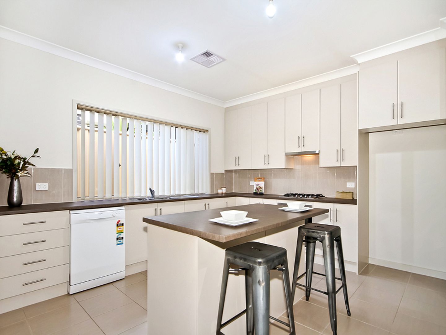 10 Cordage Court, Seaford Meadows SA 5169, Image 2