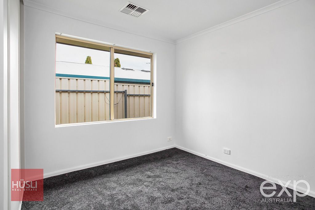 10 Swinton Close, Christie Downs SA 5164, Image 2