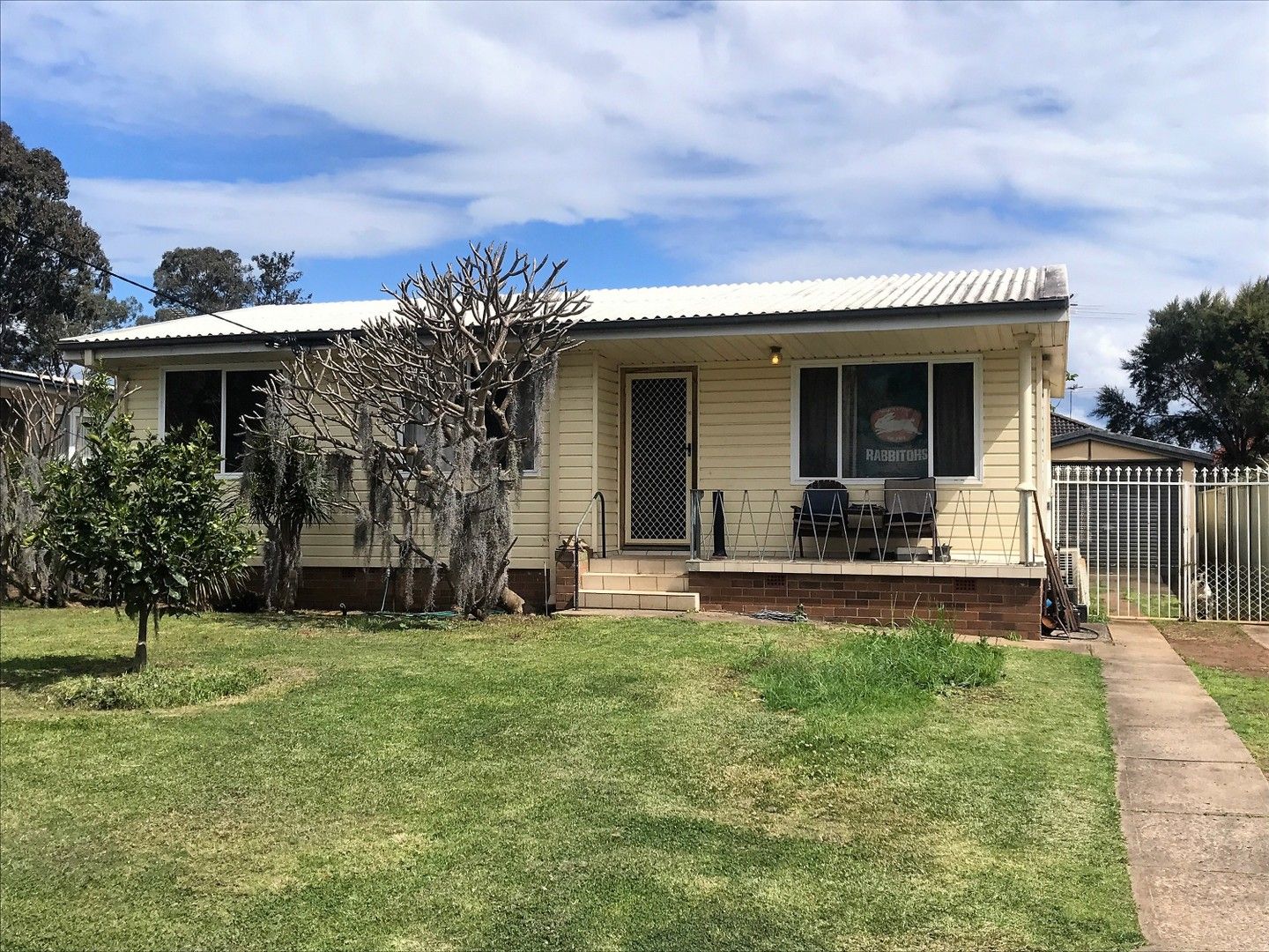43 Dampier Crescent, Fairfield West NSW 2165 Domain