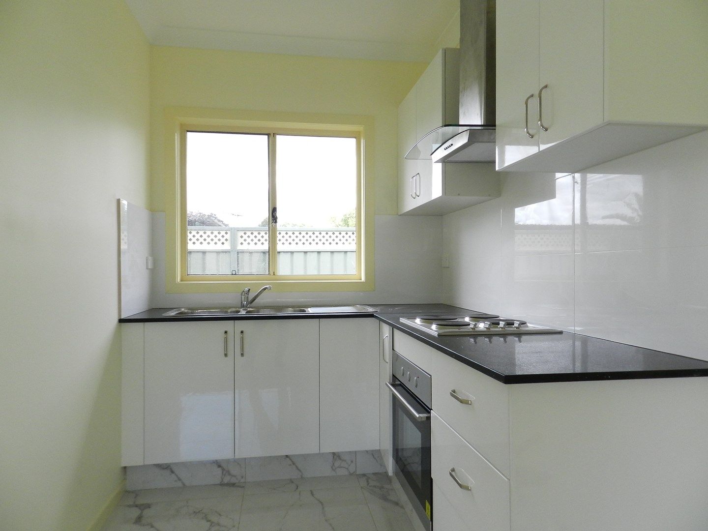 2 bedrooms Studio in 41A Ferngrove Road CANLEY HEIGHTS NSW, 2166