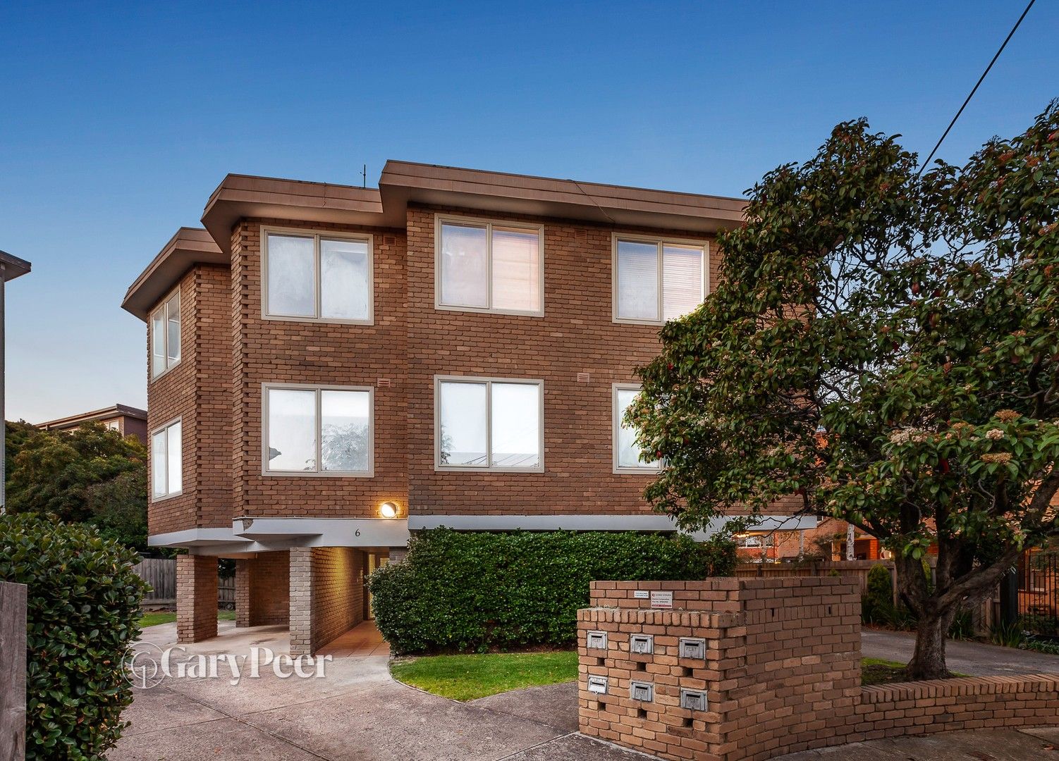 2 bedrooms Apartment / Unit / Flat in 6/6 Raith Court ST KILDA EAST VIC, 3183