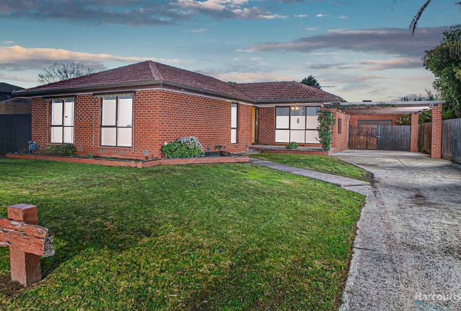 3 bedrooms House in 38 Primrose Hill Close ENDEAVOUR HILLS VIC, 3802
