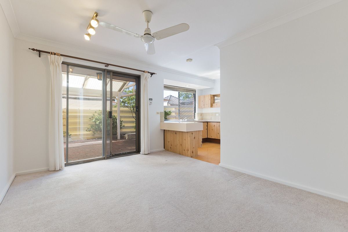 3 bedrooms Apartment / Unit / Flat in 4/33 Strickland Street MOUNT CLAREMONT WA, 6010
