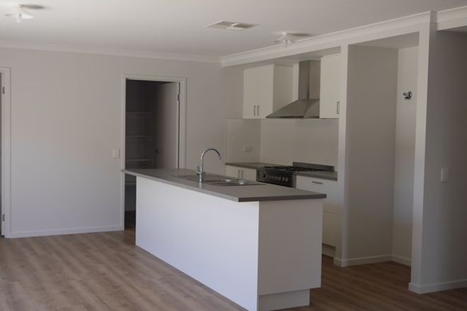 1 5 Bedroom Free Standing House For Rent In Killara Vic 3691