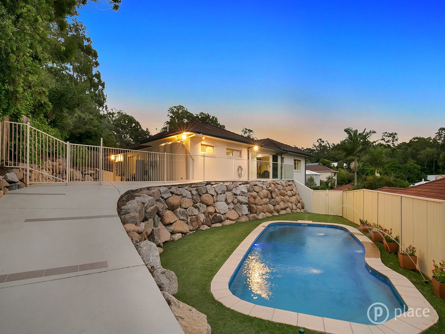 8 Summerfield Place, Kenmore QLD 4069, Image 2