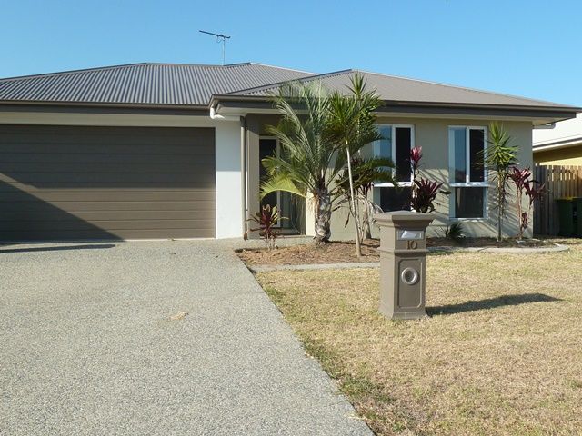 4 bedrooms House in 10 College Court NORTH MACKAY QLD, 4740