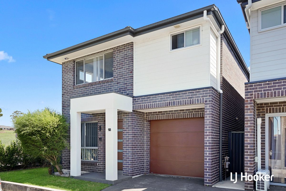 4 bedrooms Townhouse in 18 Nalah Glade RIVERSTONE NSW, 2765