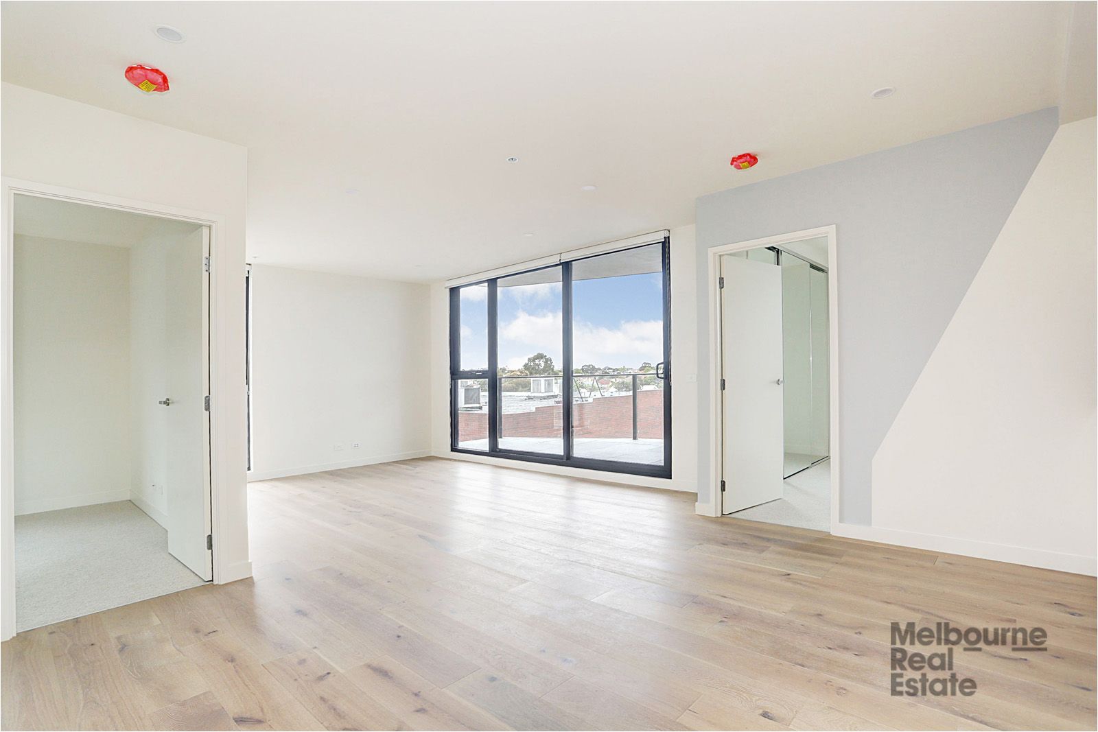 2 bedrooms Apartment / Unit / Flat in 301/636 High Street THORNBURY VIC, 3071