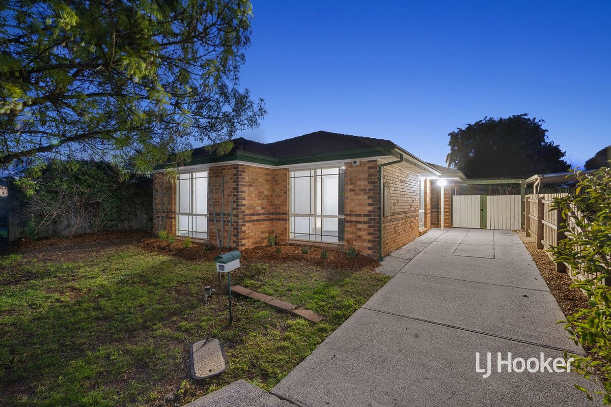 3 bedrooms House in 11 Potomac Close WERRIBEE VIC, 3030