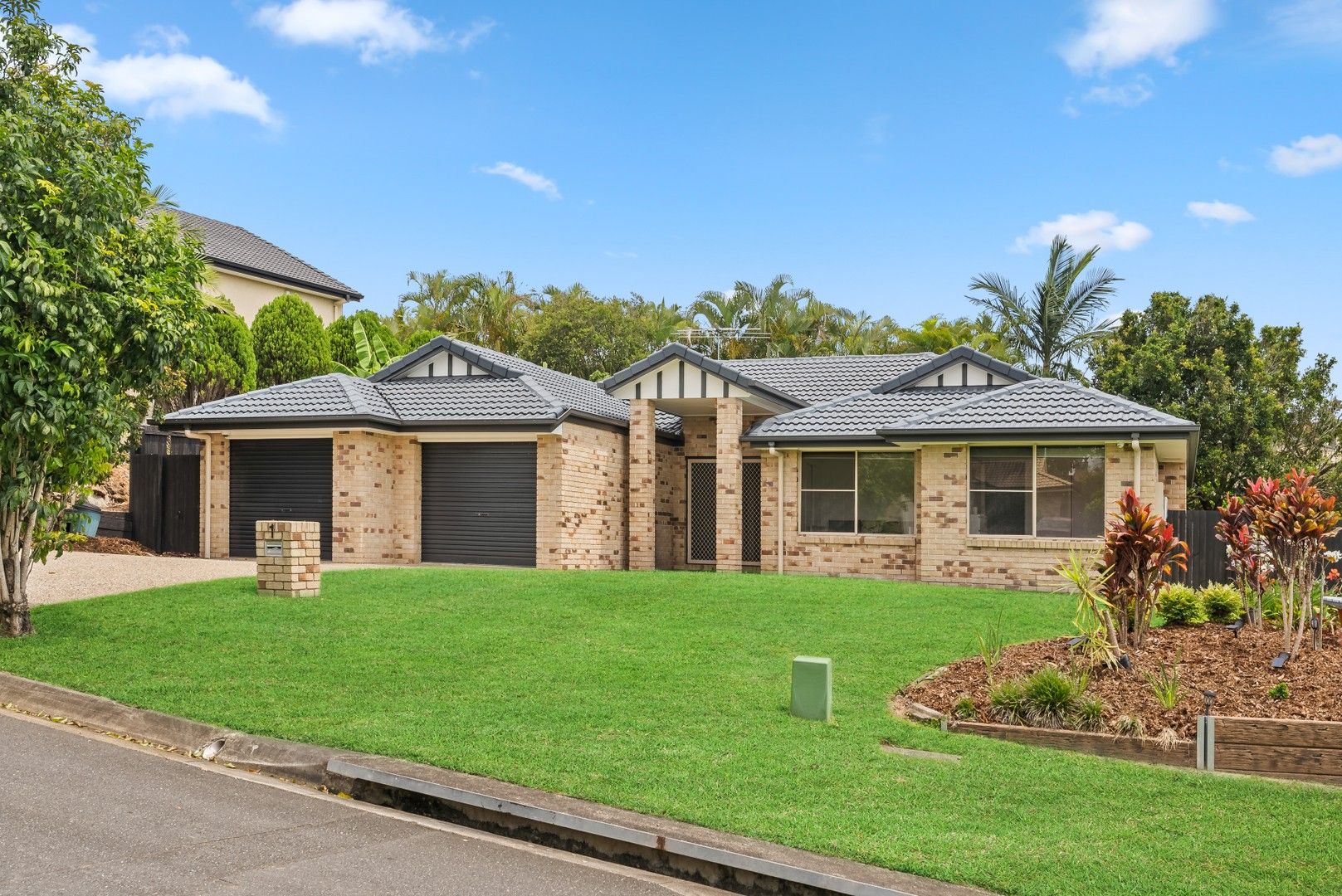 4 bedrooms House in 1 Pfeiffer Place MCDOWALL QLD, 4053