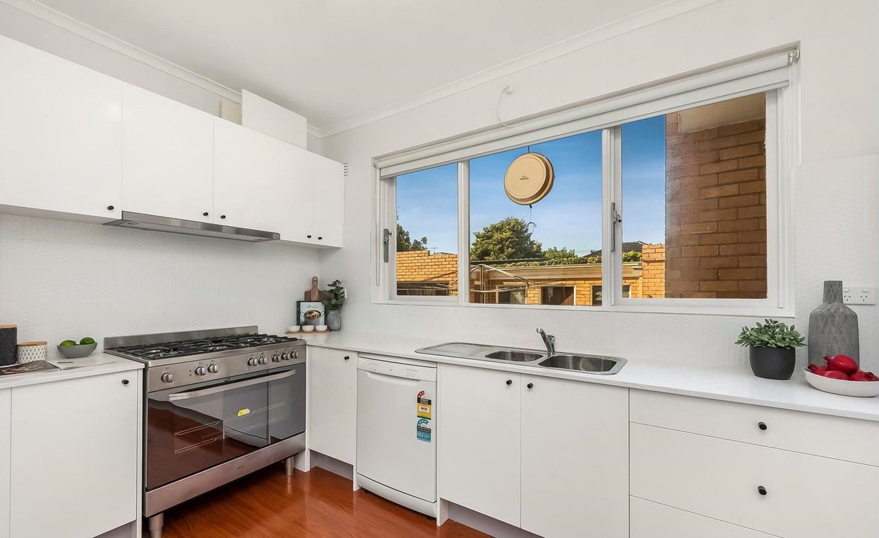 2 bedrooms Apartment / Unit / Flat in 2/1 Garden Street ELSTERNWICK VIC, 3185