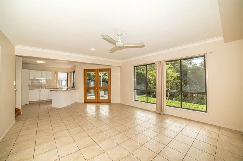 10 Coonowrin Street, Pacific Pines QLD 4211, Image 2