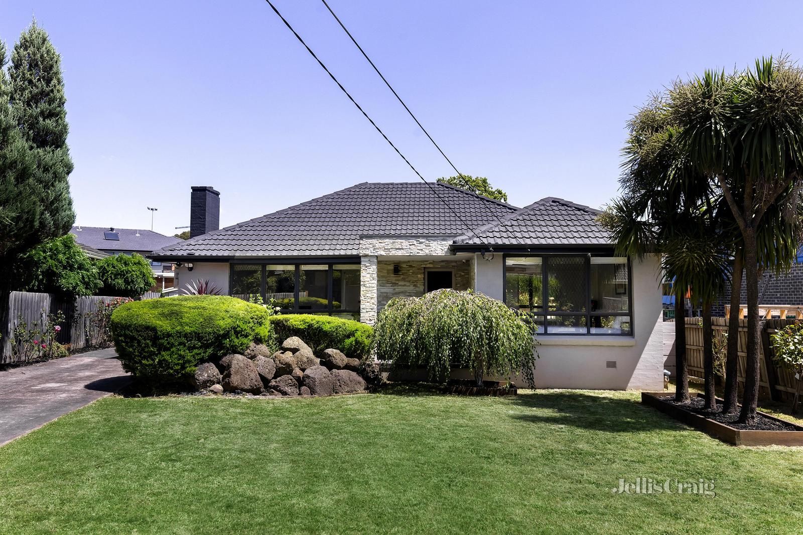 3 bedrooms House in 32 Oregon Drive DONVALE VIC, 3111