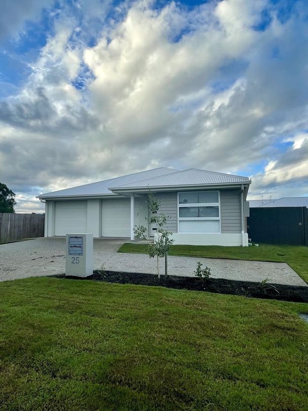 4 bedrooms House in 1/25 Mali Way LOGAN VILLAGE QLD, 4207
