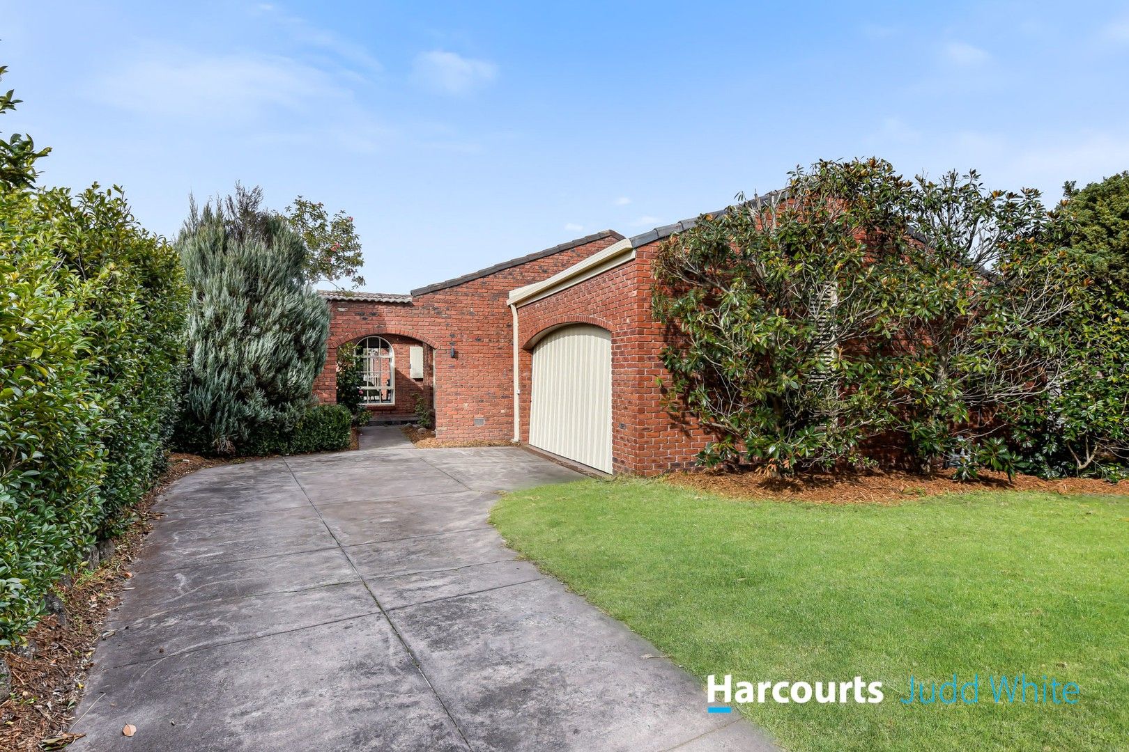 4 bedrooms House in 56 Mannering Drive GLEN WAVERLEY VIC, 3150