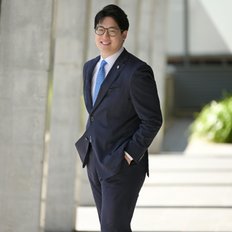 Benjamin Tseng, Sales representative