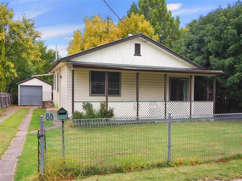 88 Donnelly Street, Armidale Property History & Address Research Domain