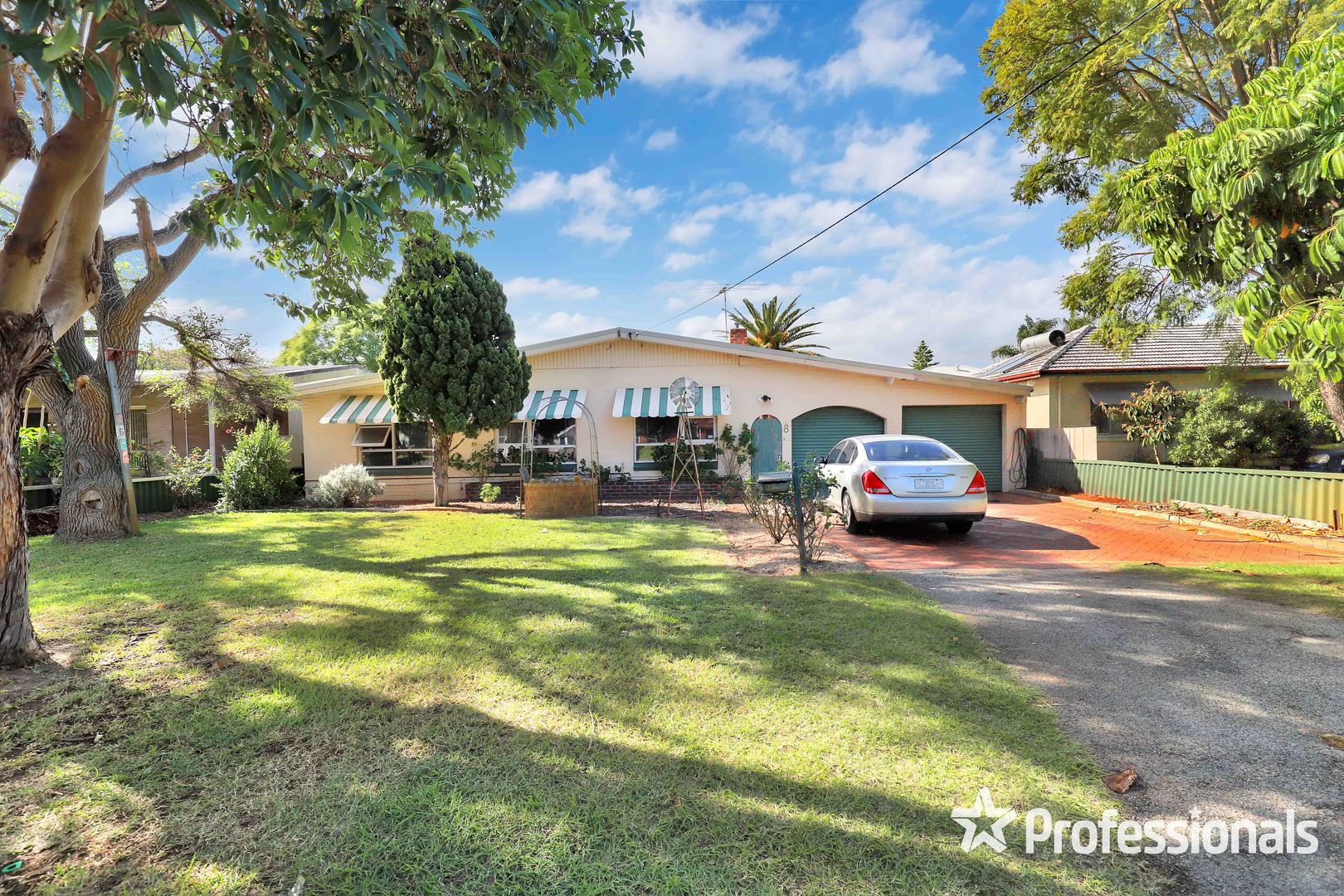 3 bedrooms House in 8 Cranwell Street THORNLIE WA, 6108