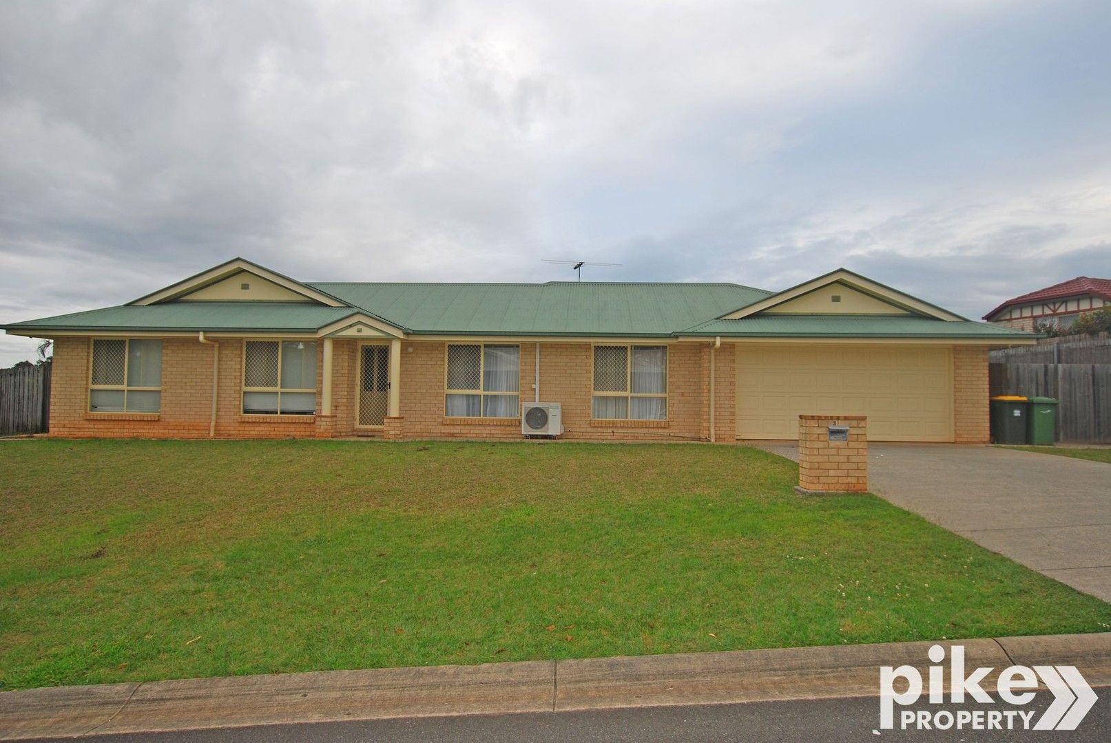 4 bedrooms House in 3 Hilltop Court MORAYFIELD QLD, 4506