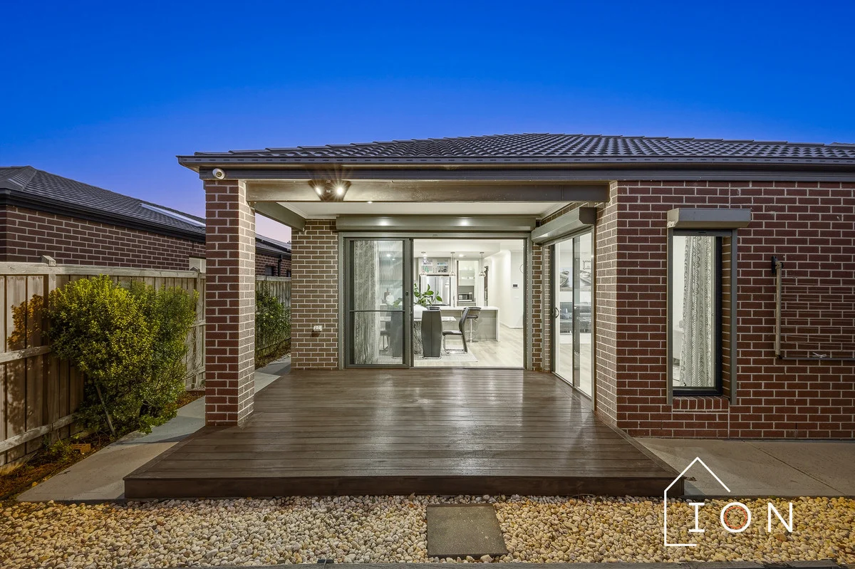 Additional image 36 of 8 Bluebank Avenue, Clyde North VIC 3978