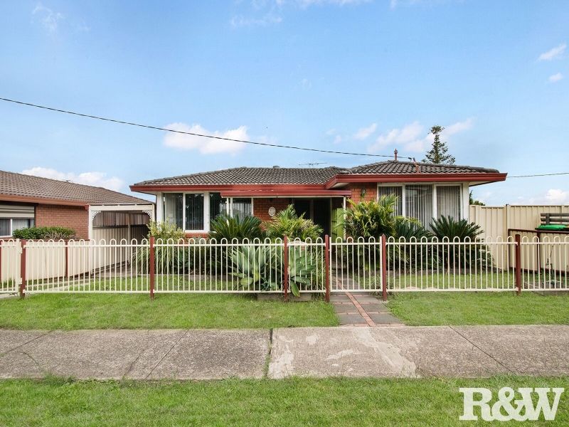 3 bedrooms House in 1/13 St Johns Road CAMPBELLTOWN NSW, 2560