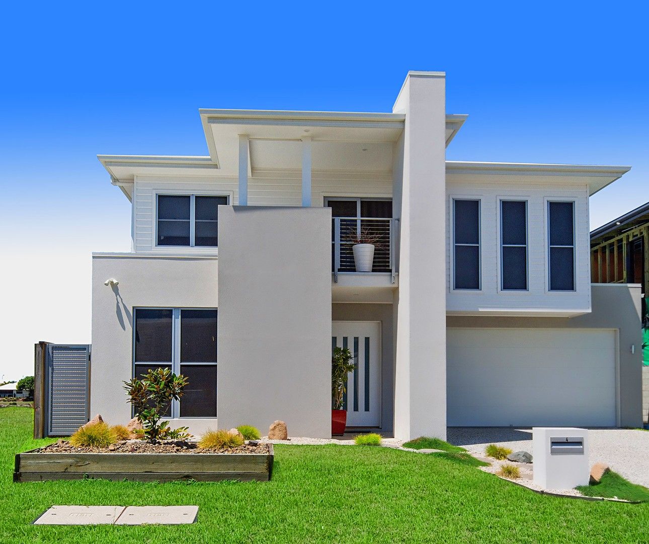 5 bedrooms House in 4 Lighthouse Circuit BIRTINYA QLD, 4575