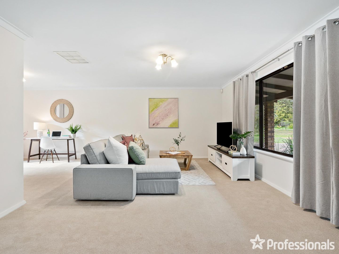 25 Bruce Road, Maida Vale WA 6057, Image 2