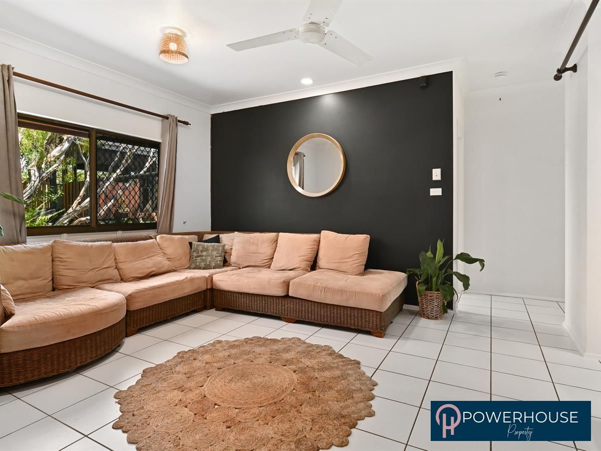 28 Maple Street, Holloways Beach QLD 4878, Image 2