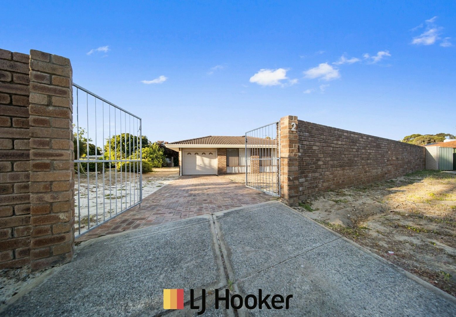 4 bedrooms House in 2 Ullswater Place BALGA WA, 6061