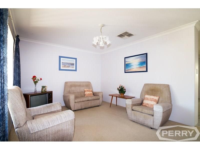 2 Lydia Place, Greenfields WA 6210, Image 2