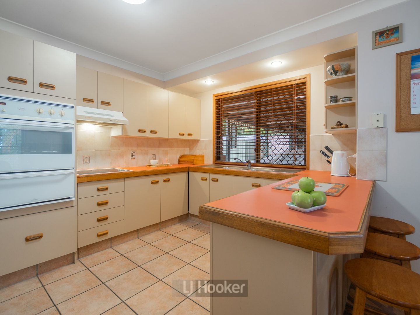 2 Bonhill Court, Hillcrest QLD 4118, Image 1