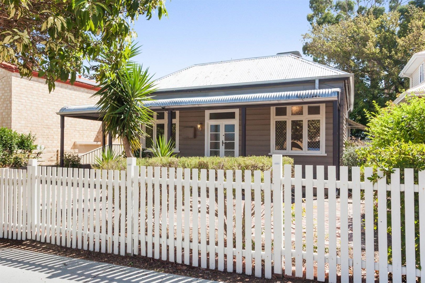 3 bedrooms House in 38 Salisbury Street LEEDERVILLE WA, 6007