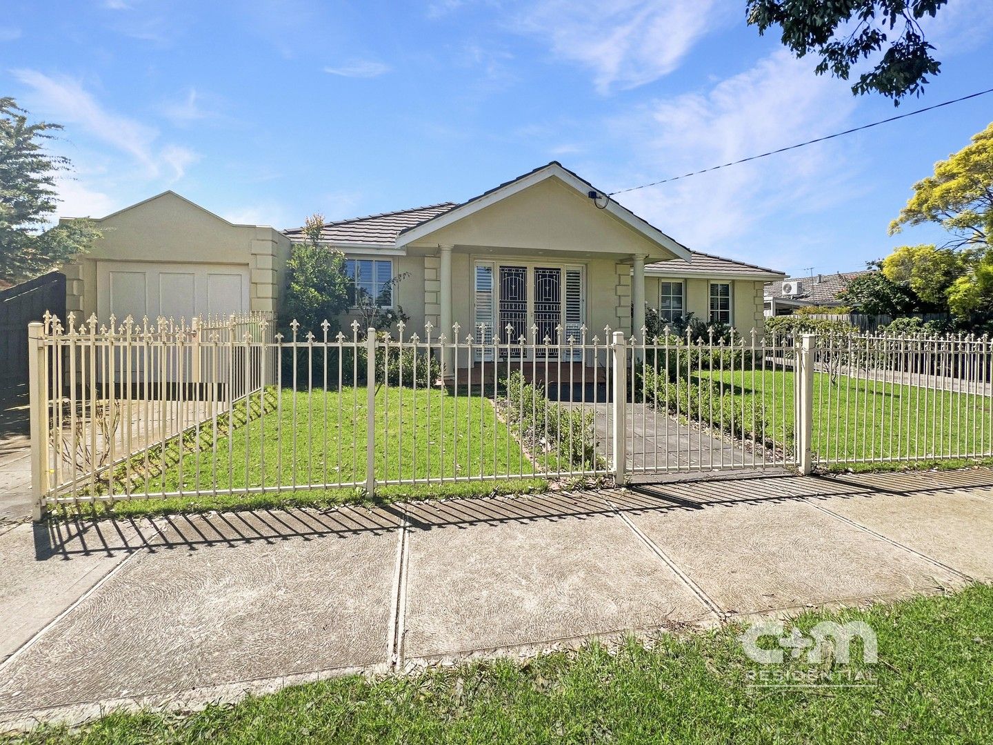 3 bedrooms Apartment / Unit / Flat in 1/8 Hazel Grove PASCOE VALE VIC, 3044