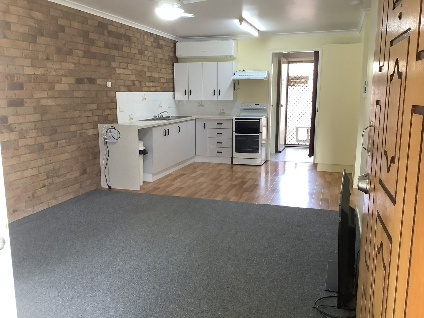 Unit 1/216 Cambridge Street, Granville QLD 4650 Apartment For Rent