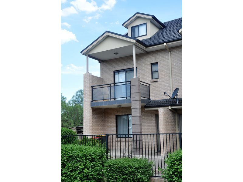 3 bedrooms Townhouse in 15/509-511 Wentworth Avenue TOONGABBIE NSW, 2146