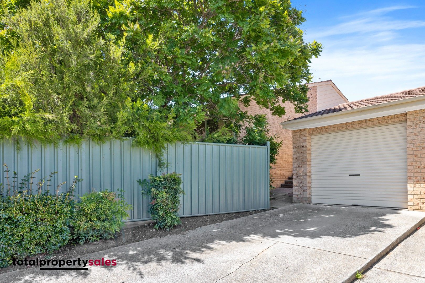 3 bedrooms Townhouse in 11/11 Derrington Crescent BONYTHON ACT, 2905