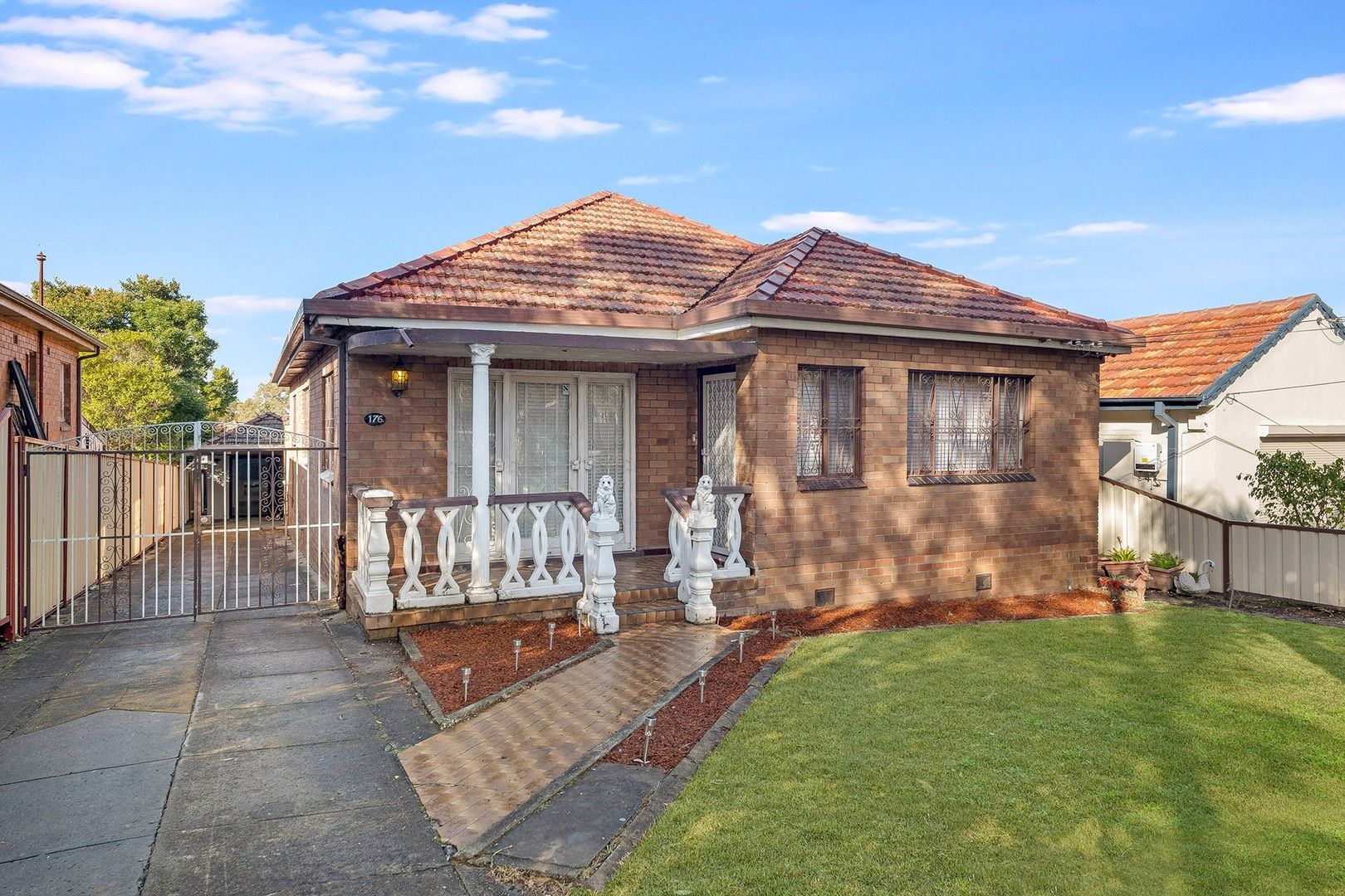 3 bedrooms House in 176 Moorefields Road BEVERLY HILLS NSW, 2209