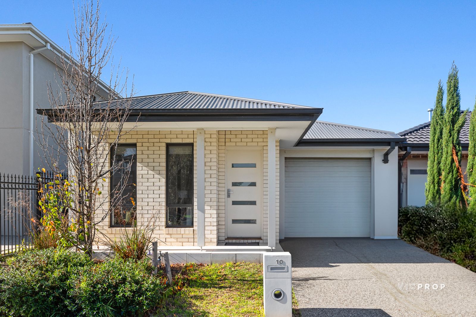 3 bedrooms House in 10 Whitestone Road POINT COOK VIC, 3030