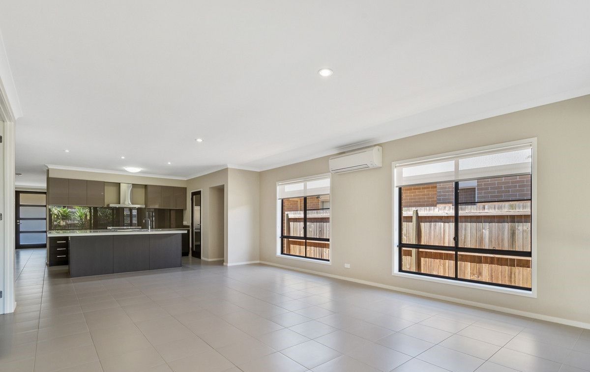 4 bedrooms House in 9 Edmund Circuit NORTH LAKES QLD, 4509