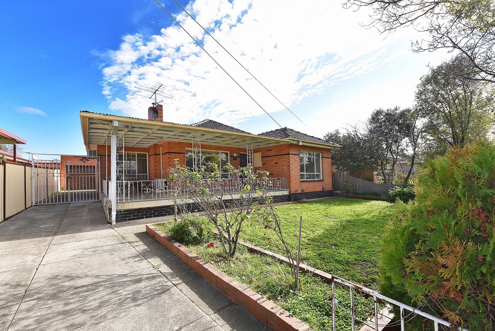 3 bedrooms House in 11 Arbor Terrace AVONDALE HEIGHTS VIC, 3034