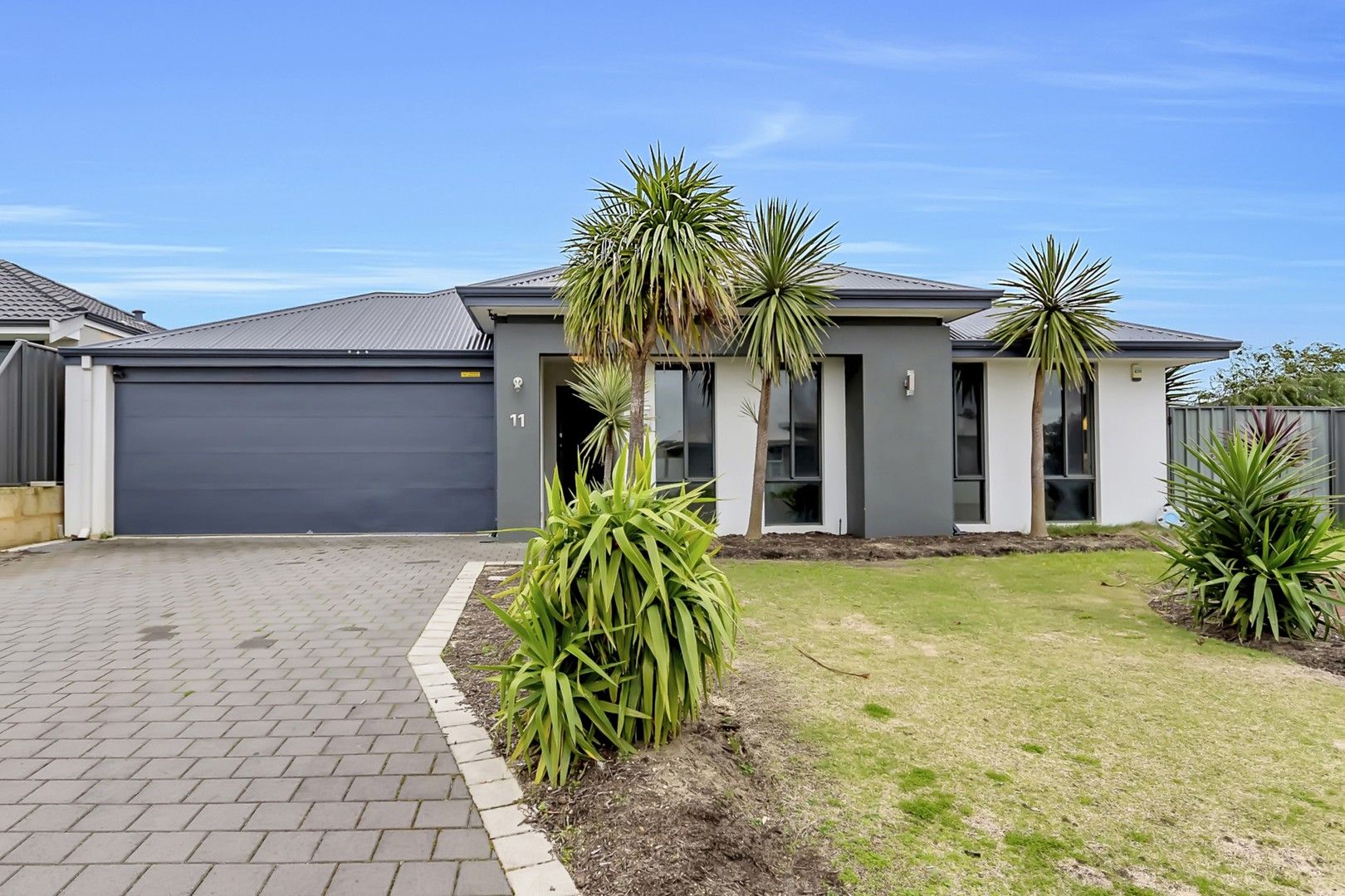 4 bedrooms House in 11 Wildwood Mews CARRAMAR WA, 6031