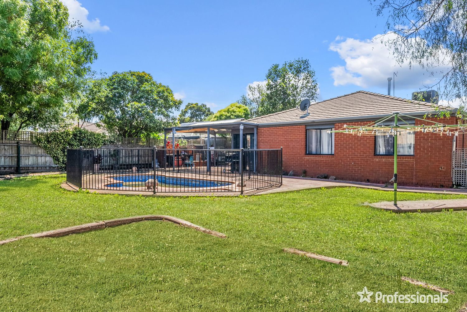 11 Brogil Walk, Sydenham VIC 3037, Image 2