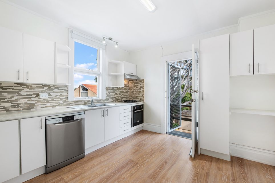 1 bedrooms Apartment / Unit / Flat in 2/40 Raymond Road NEUTRAL BAY NSW, 2089